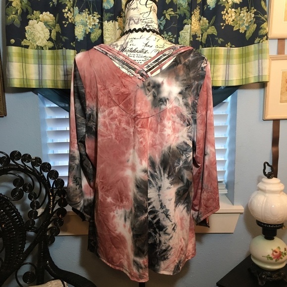 Unity woman oversized v sleeve with braided back top - Picture 4 of 10